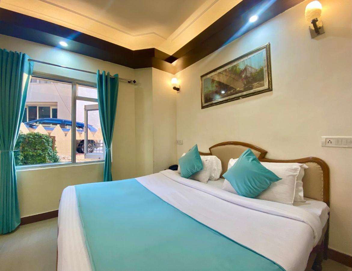 Riversun Hotel Mall Road Mussoorie Ngoại thất bức ảnh